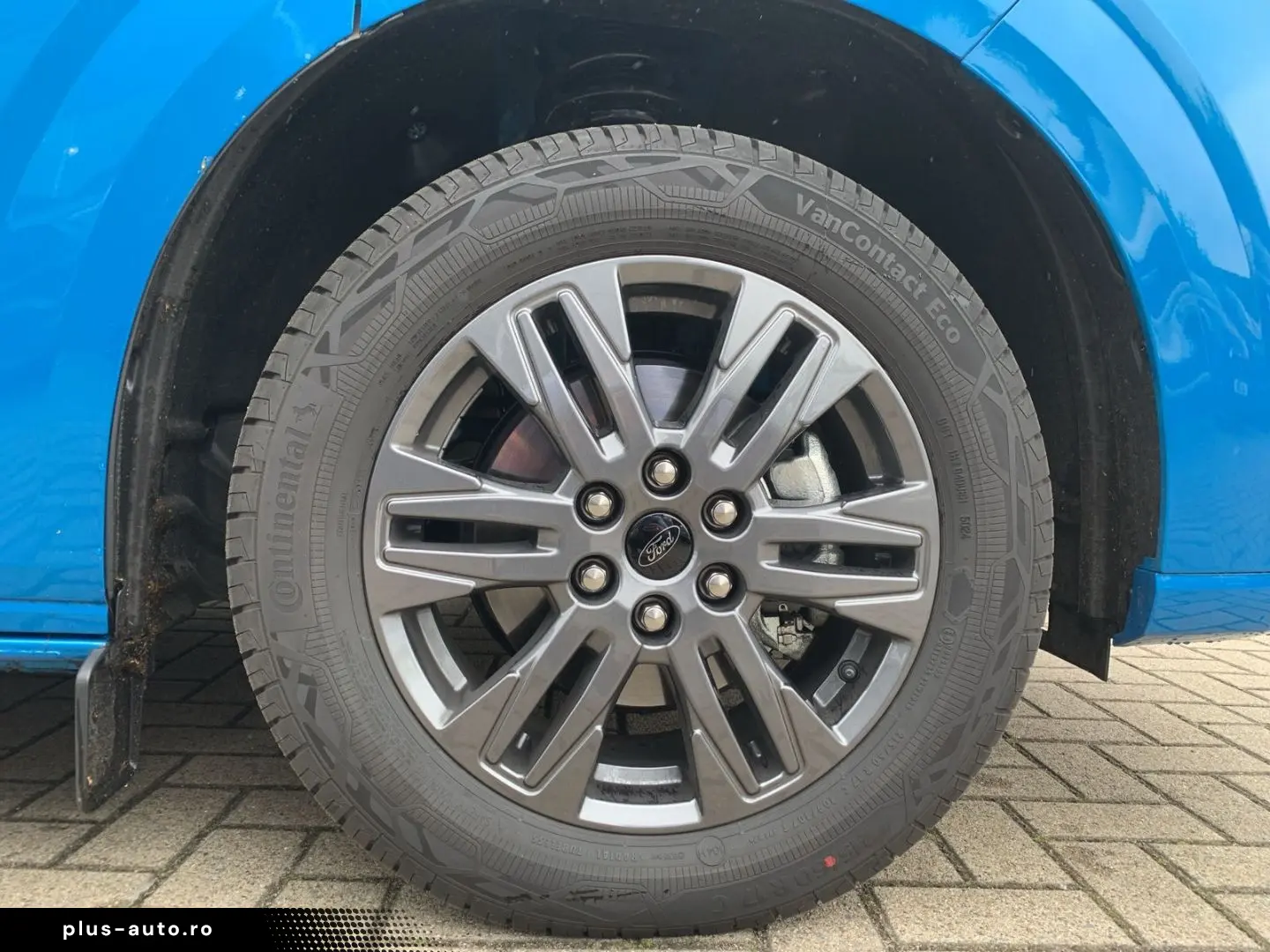 FORD Tourneo Custom Bus 320 L2 Titanium FWD 2.0 EcoBl