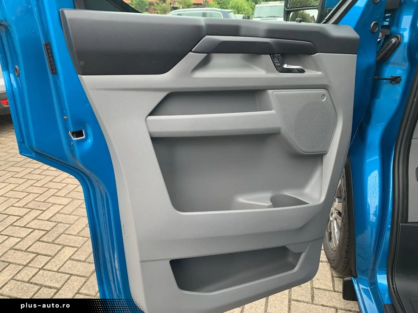 FORD Tourneo Custom Bus 320 L2 Titanium FWD 2.0 EcoBl