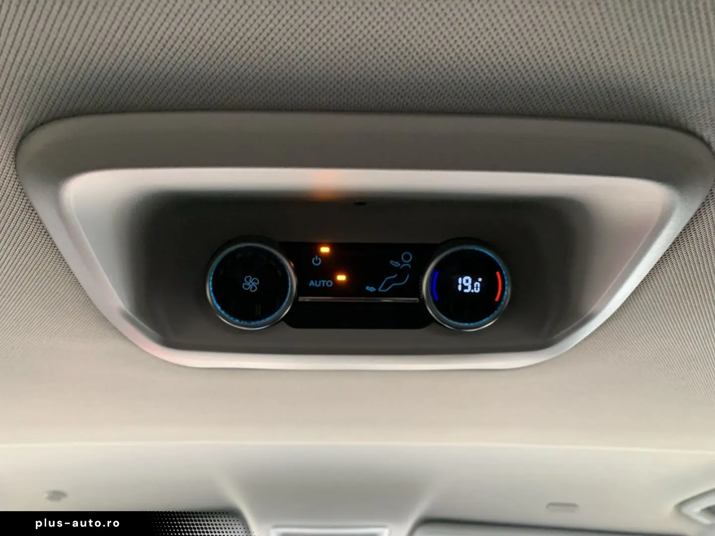 FORD Tourneo Custom Bus 320 L2 Titanium FWD 2.0 EcoBl