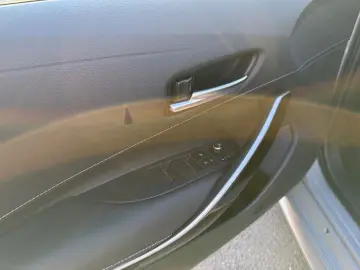 TOYOTA Corolla 1.8 Hybrid Team D TAXI Umbau  LED ACC CA