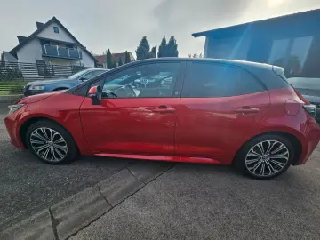 TOYOTA Corolla Hybrid Team D BI-LED Kamera Navi 135 KW