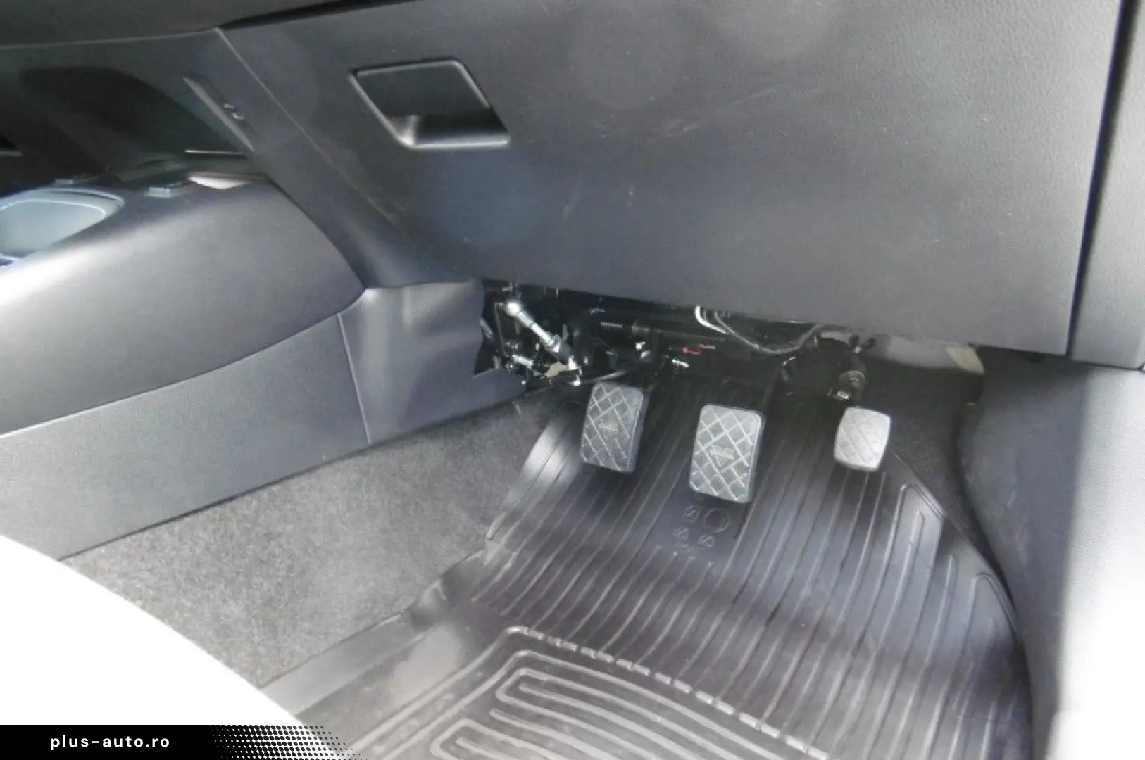 TOYOTA Corolla Hybrid FAHRSCHULAUTO