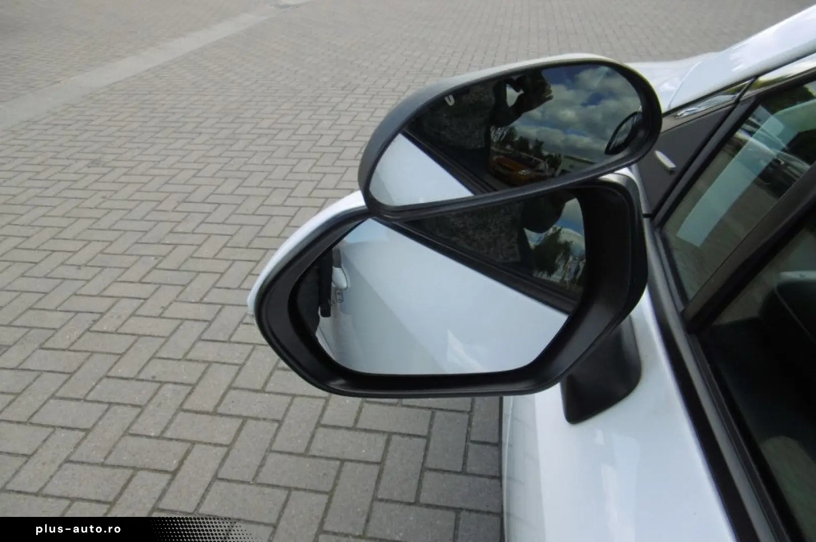 TOYOTA Corolla Hybrid FAHRSCHULAUTO