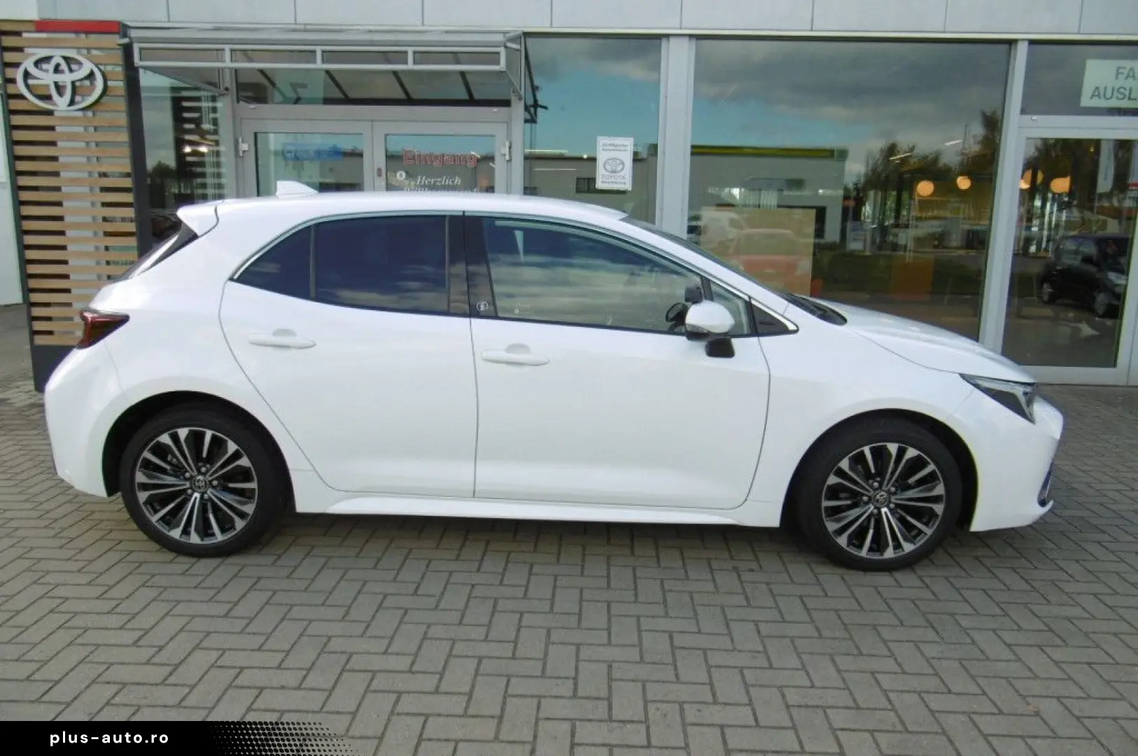 TOYOTA Corolla Hybrid FAHRSCHULAUTO