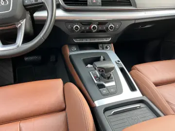 AUDI Q5 40TDI advanced qu S-trc Standh AHK Cam ACC