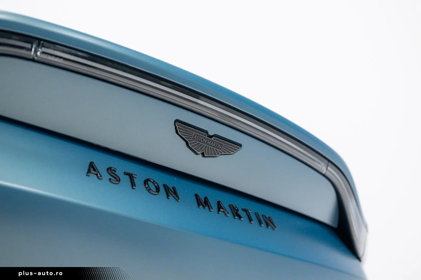 ASTON MARTIN Vantage Roadster   Full Options   Blue Carbon