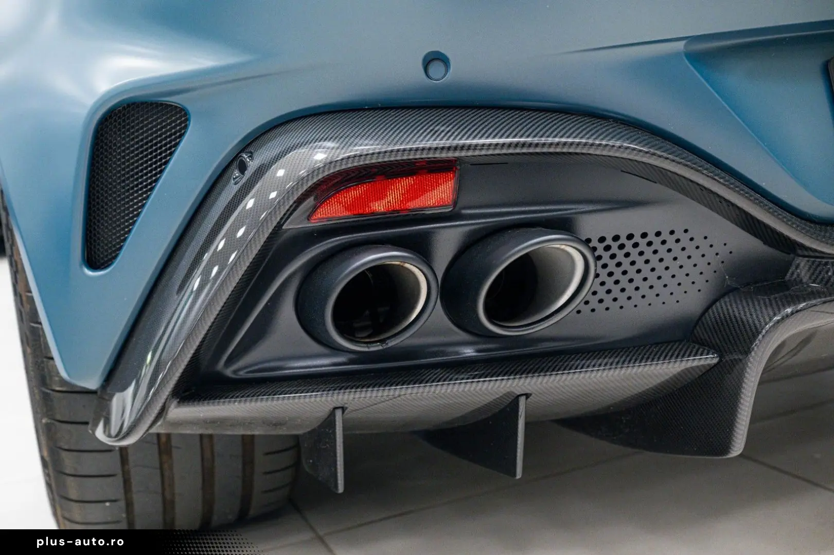 ASTON MARTIN Vantage Roadster   Full Options   Blue Carbon