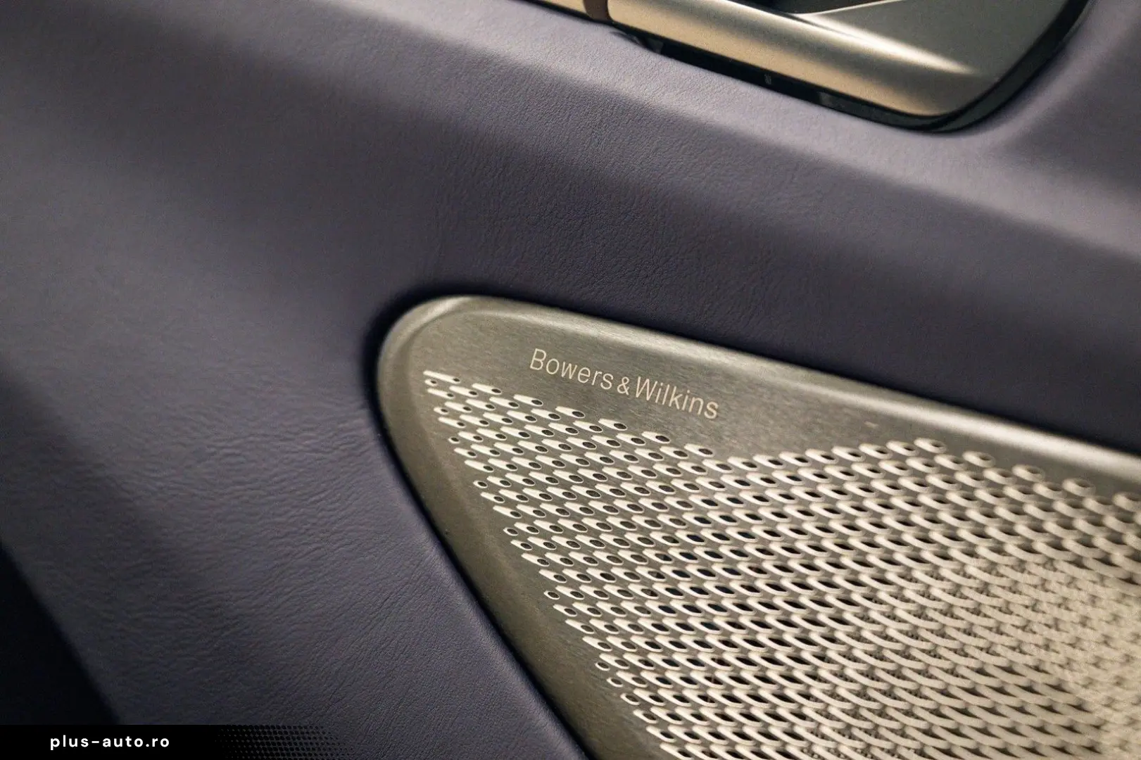 ASTON MARTIN Vantage Roadster   Full Options   Blue Carbon