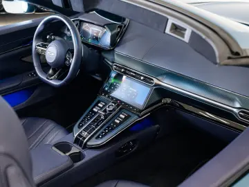 ASTON MARTIN Vantage Roadster   Full Options   Blue Carbon