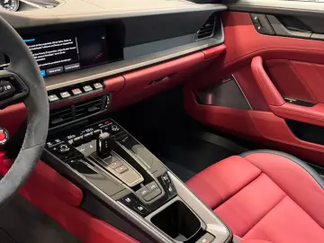 PORSCHE 911 992 Targa 4 GTS Burmester Lift