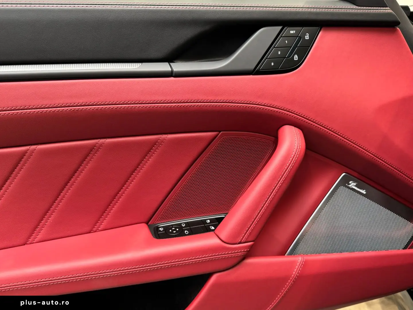 PORSCHE 911 992 Targa 4 GTS Burmester Lift