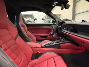 PORSCHE 911 992 Targa 4 GTS Burmester Lift