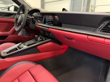 PORSCHE 911 992 Targa 4 GTS Burmester Lift