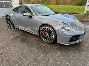 PORSCHE 992.2 S Coupé   GRAU   ROT   SPORT DESIGN   VOLL