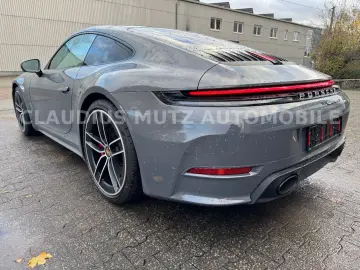 PORSCHE 992.2 S Coupé   GRAU   ROT   SPORT DESIGN   VOLL