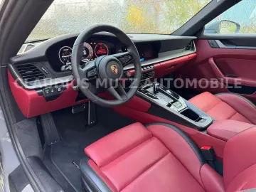 PORSCHE 992.2 S Coupé   GRAU   ROT   SPORT DESIGN   VOLL