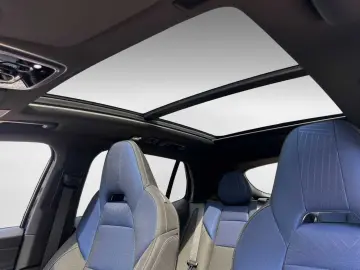 LYNC AND CO 01 1.5TD PHEV DCTH  Panodach 360  Infinity Sound