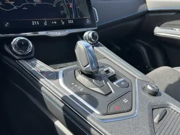 LYNC AND CO 01 1.5TD PHEV DCTH  Panodach 360  Infinity Sound