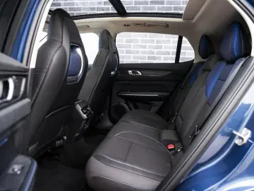 LYNC AND CO 01 1.5 Plug-in Hybrid   panorama dach   Adaptive