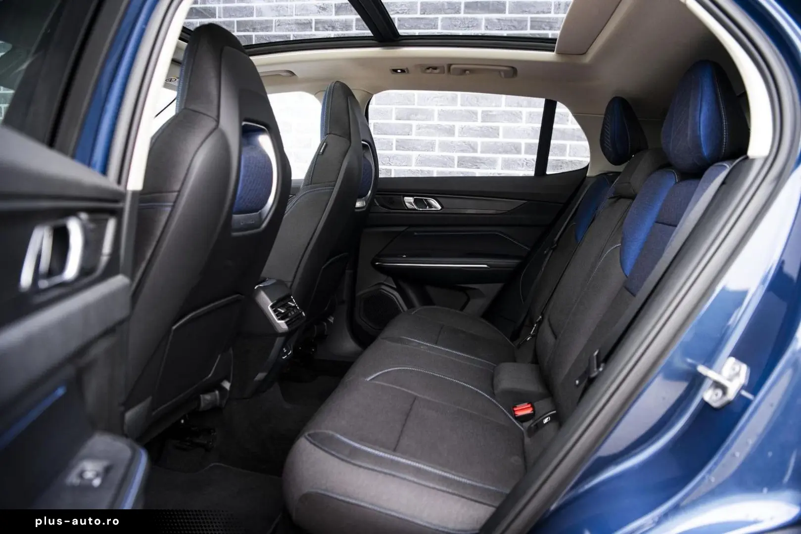 LYNC AND CO 01 1.5 Plug-in Hybrid   panorama dach   Adaptive