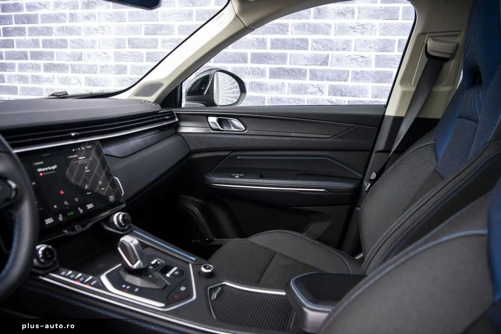 LYNC AND CO 01 1.5 Plug-in Hybrid   panorama dach   Adaptive