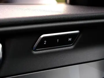 LYNC AND CO 01 Hybrid 1.5 Aut. Zwarte hemel 360 Camera Pano