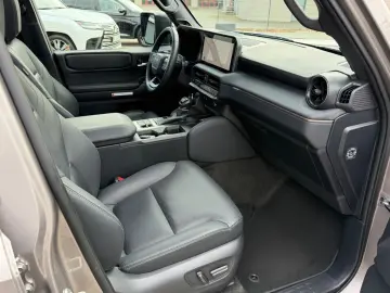 TOYOTA Land Cruiser 2.8 D-4D4WD TEC  Edit.Pan.Dach.360K