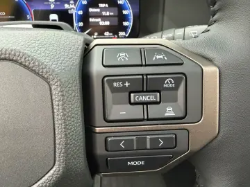 TOYOTA Land Cruiser 2.8 D-4D4WD TEC  Edit.Pan.Dach.360K