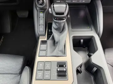 TOYOTA Land Cruiser 2.8 D-4D4WD TEC  Edit.Pan.Dach.360K