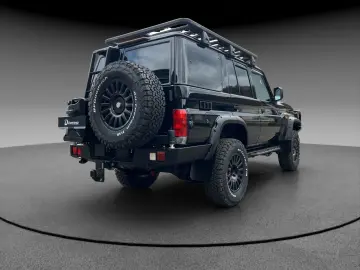 TOYOTA Land Cruiser GRJ76 - Black Series