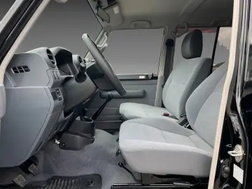 TOYOTA Land Cruiser GRJ76 - Black Series