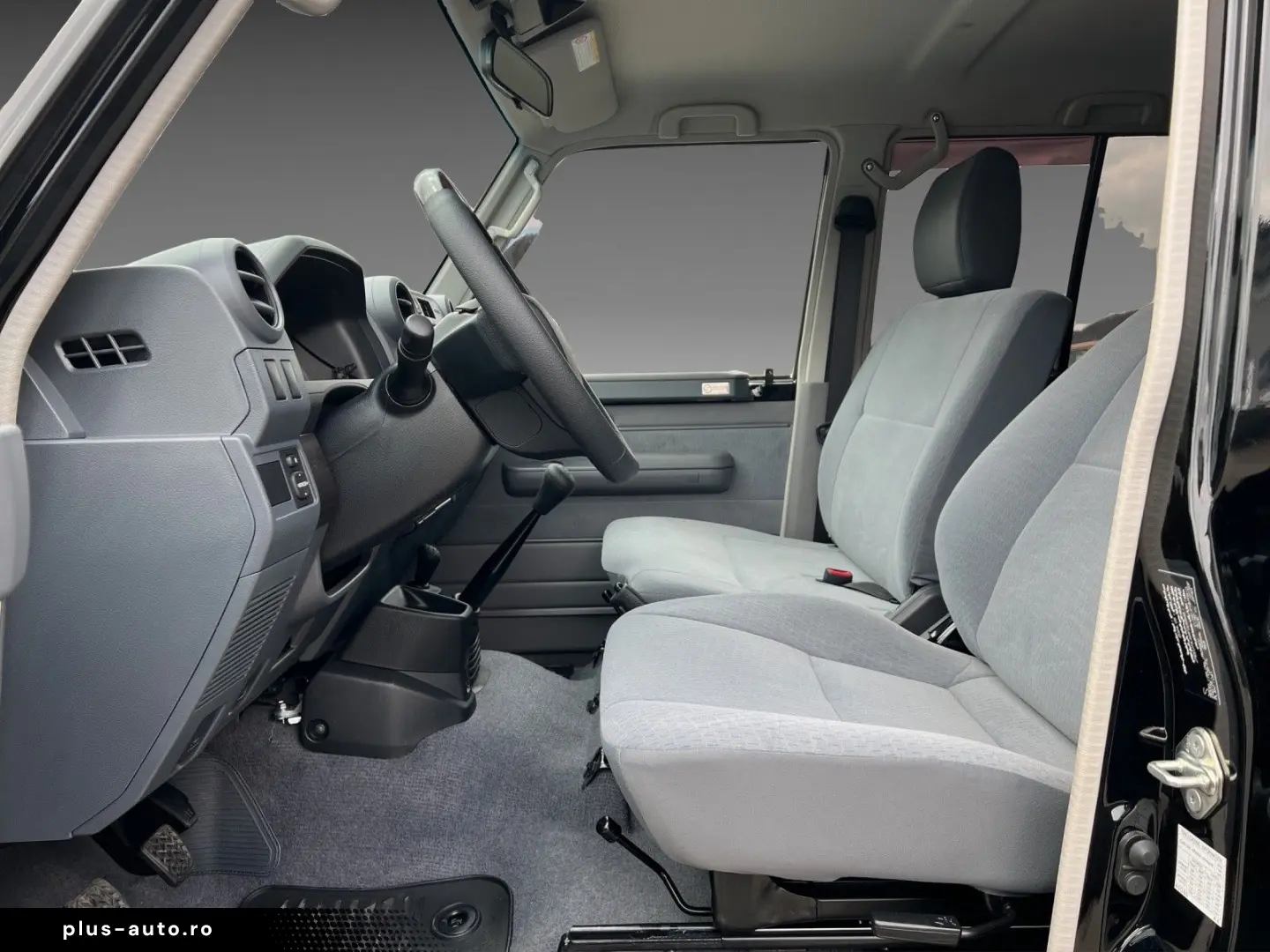 TOYOTA Land Cruiser GRJ76 - Black Series