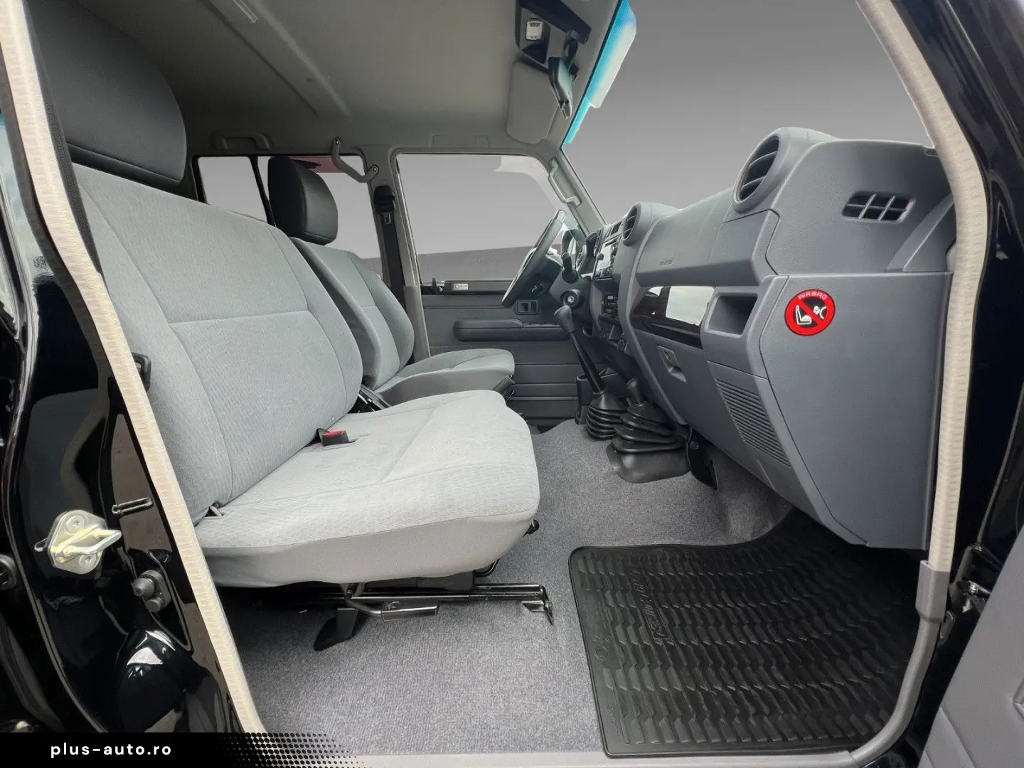 TOYOTA Land Cruiser GRJ76 - Black Series