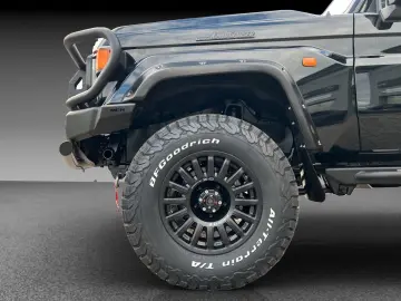 TOYOTA Land Cruiser GRJ76 - Black Series