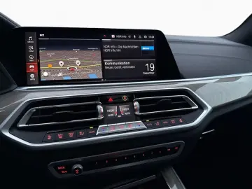 BMW X5 xDr40d MSp Bowers Massage NightVis DisplKey AirSusp