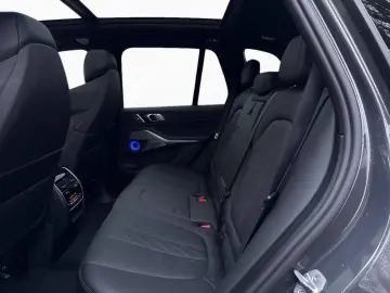 BMW X5 xDr40d MSp Bowers Massage NightVis DisplKey AirSusp