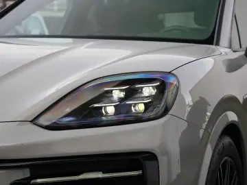 PORSCHE E-Hybrid Coupé ACC-LUFTF-PANO-HD-AHK-HUD-BOSE-RS