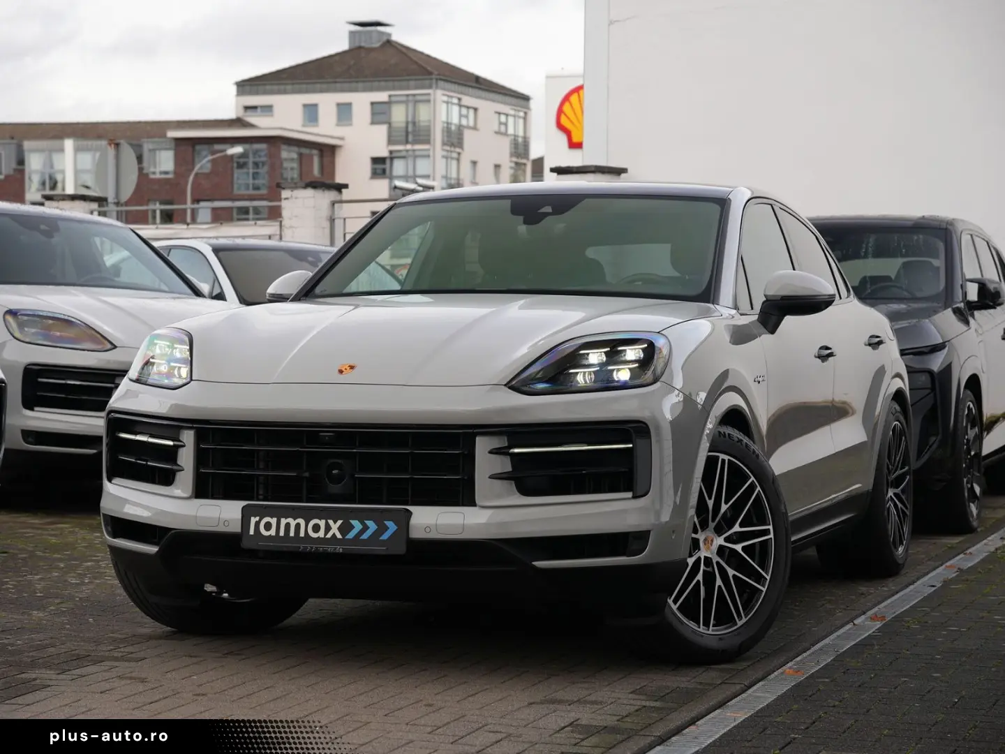PORSCHE E-Hybrid Coupé ACC-LUFTF-PANO-HD-AHK-HUD-BOSE-RS