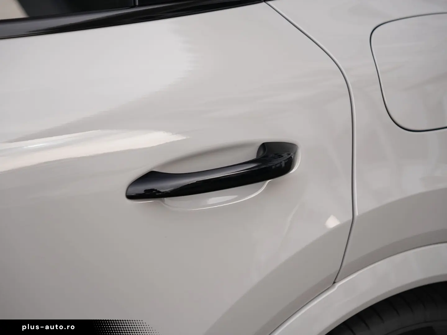 PORSCHE E-Hybrid Coupé ACC-LUFTF-PANO-HD-AHK-HUD-BOSE-RS