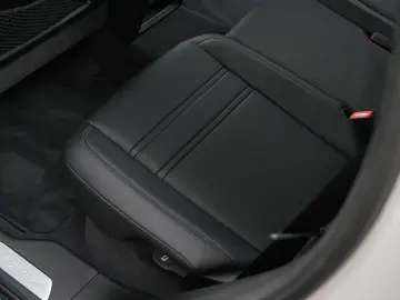 PORSCHE E-Hybrid Coupé ACC-LUFTF-PANO-HD-AHK-HUD-BOSE-RS