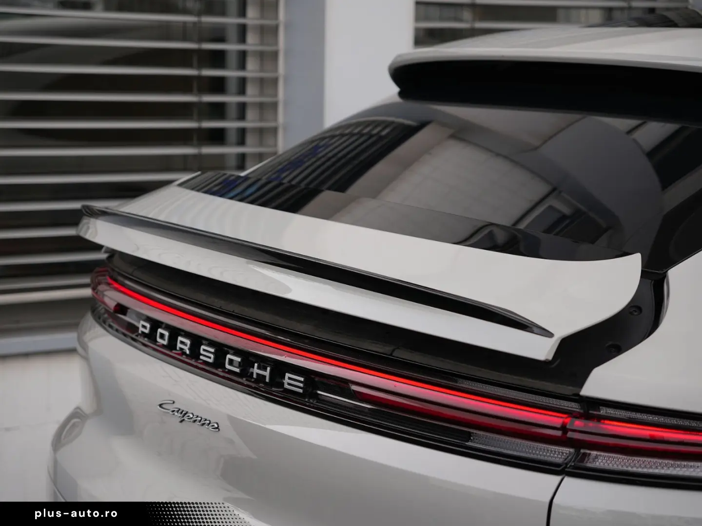 PORSCHE E-Hybrid Coupé ACC-LUFTF-PANO-HD-AHK-HUD-BOSE-RS