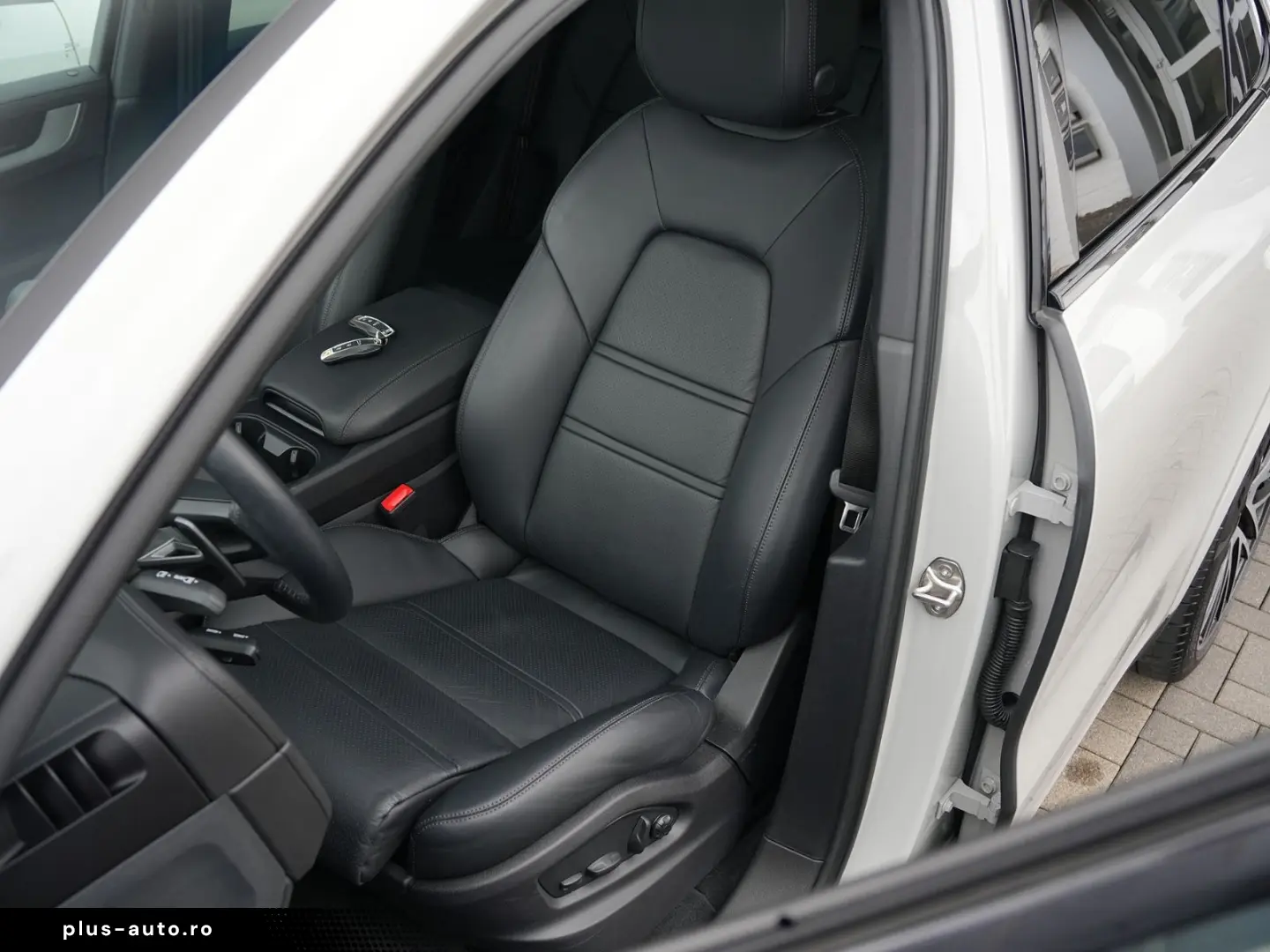 PORSCHE E-Hybrid Coupé INNODRIVE-PANO-SPORTABGAS-22TURBO