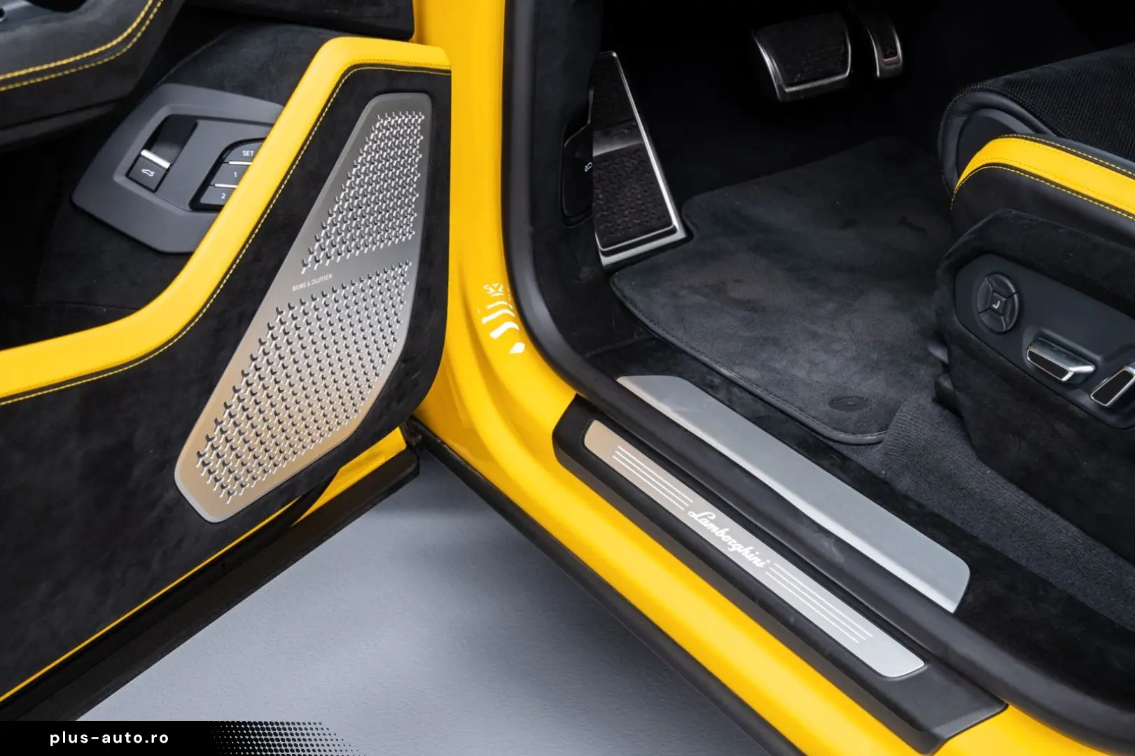 LAMBORGHINI Urus Performante  Carbon bonnet   B&O   Panorama