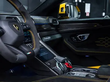 LAMBORGHINI Urus Performante  Carbon bonnet   B&O   Panorama
