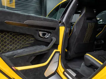 LAMBORGHINI Urus Performante  Carbon bonnet   B&O   Panorama