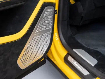 LAMBORGHINI Urus Performante  Carbon bonnet   B&O   Panorama