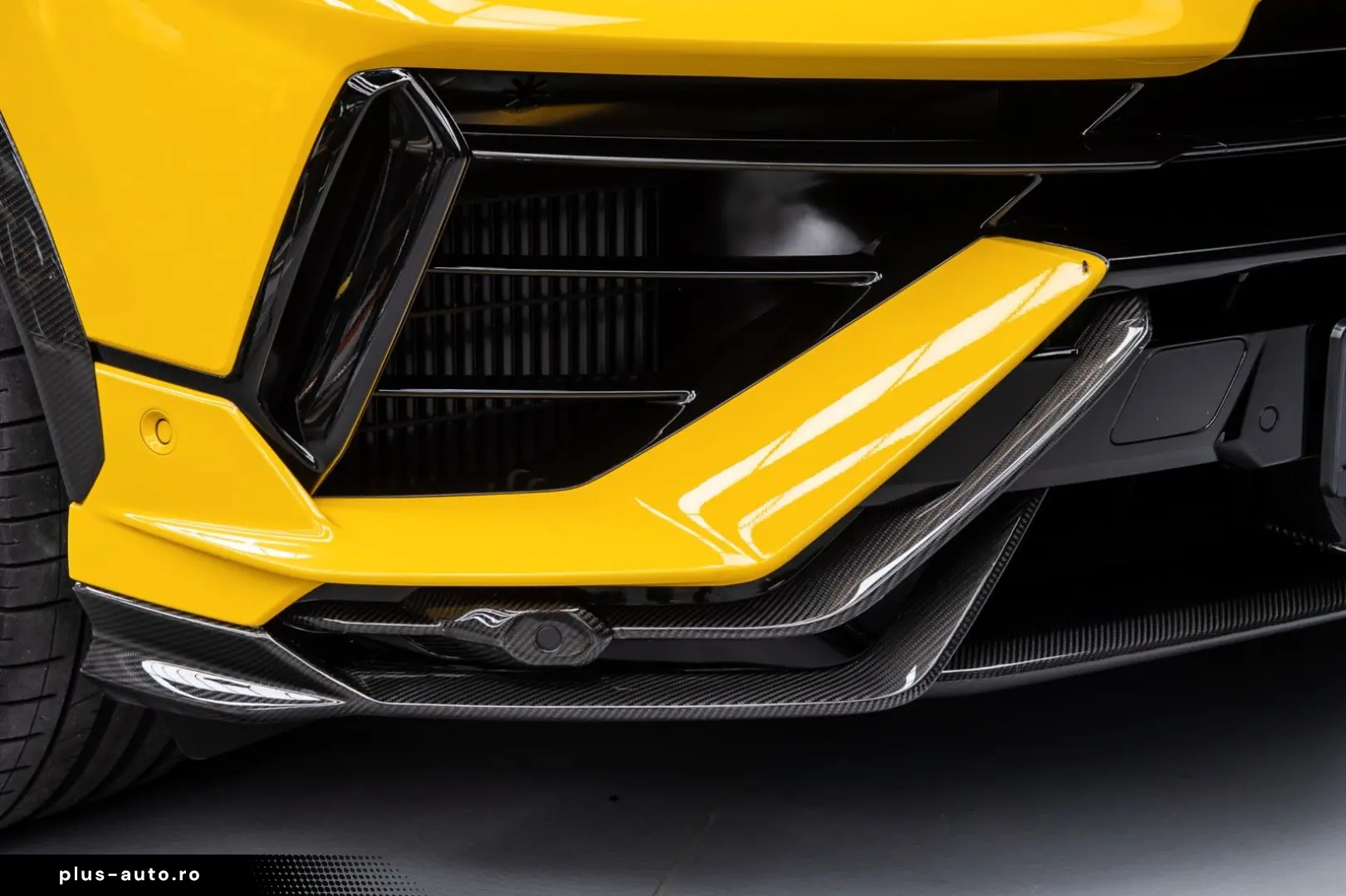 LAMBORGHINI Urus Performante  Carbon bonnet   B&O   Panorama
