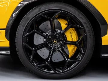 LAMBORGHINI Urus Performante  Carbon bonnet   B&O   Panorama