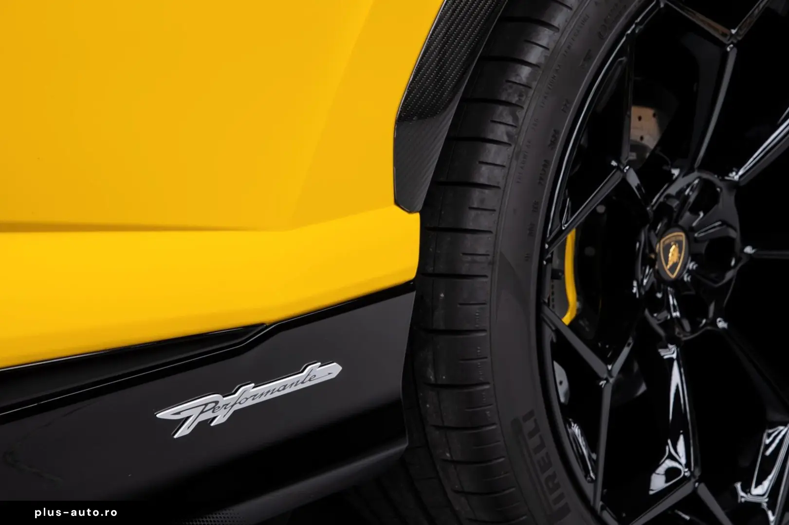 LAMBORGHINI Urus Performante  Carbon bonnet   B&O   Panorama