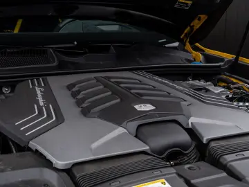 LAMBORGHINI Urus Performante  Carbon bonnet   B&O   Panorama